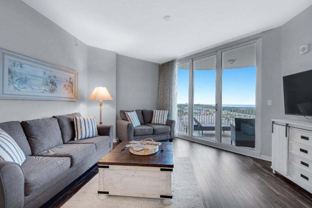 Beautiful Junior Near The Palms In *