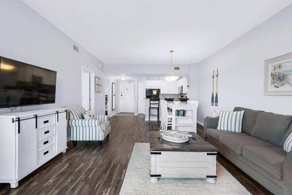 Beautiful Junior Near The Palms In * Destin