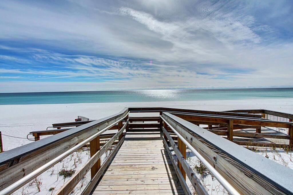 Beautiful Junior Near The Palms In * Destin